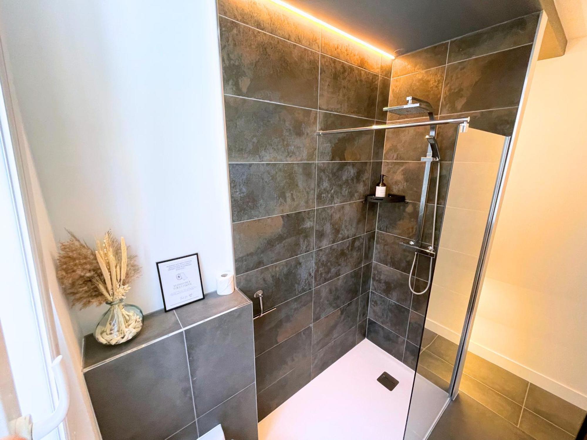 So Guest, Clou Dans Le Fer, Modern Suite Near Cathedral Reims Exterior photo
