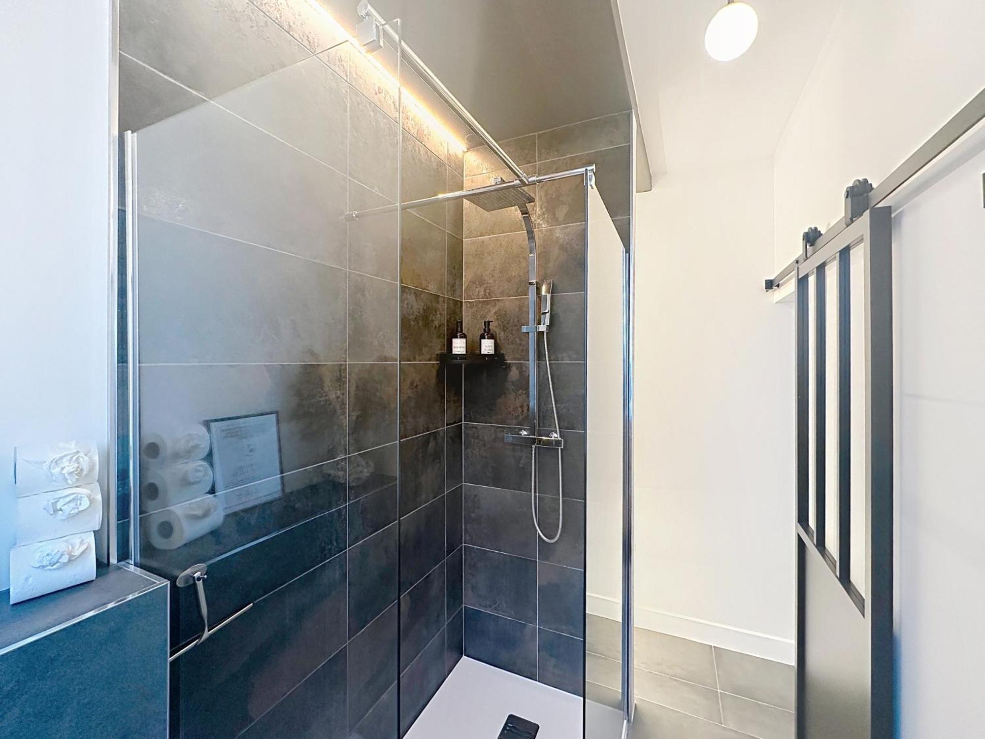 So Guest, Clou Dans Le Fer, Modern Suite Near Cathedral Reims Exterior photo
